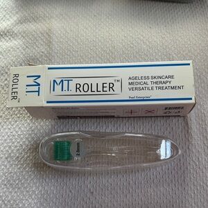 BRAND NEW M.T. Roller with Green Needles